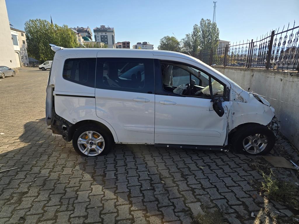 FORD TOURNEO COURIER KOMBI 1.5 TDCI 100 SCR DELUXE