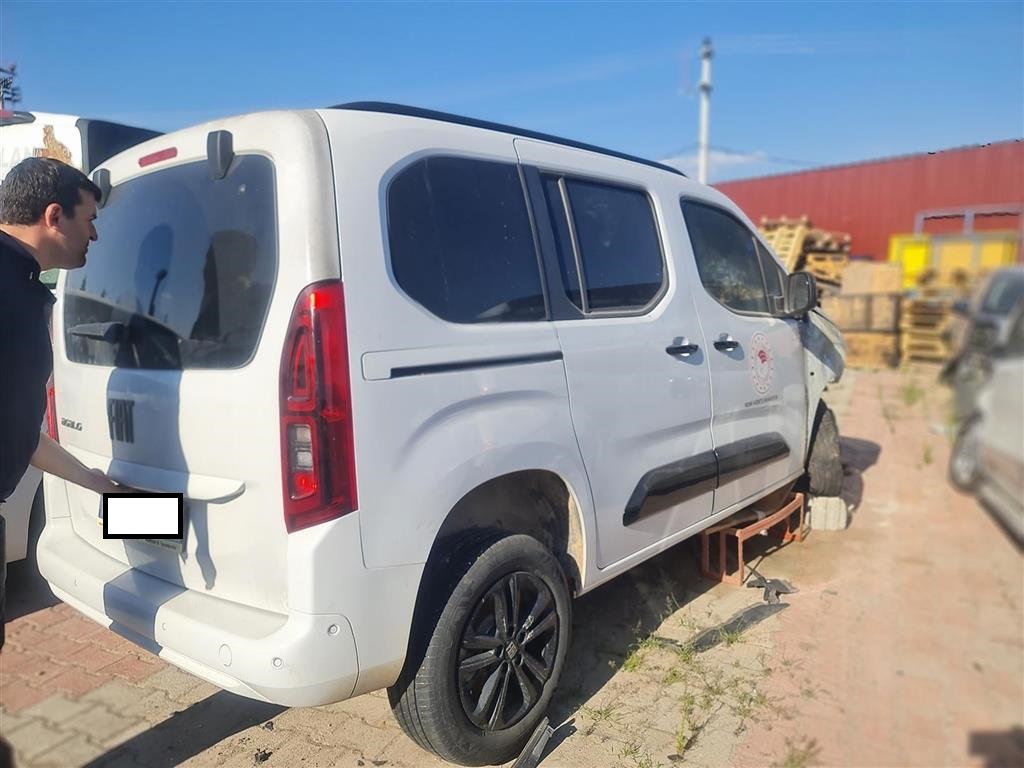 FIAT DOBLO COMBI PREMIO PLUS 1.5 130 B.HDI FL AT