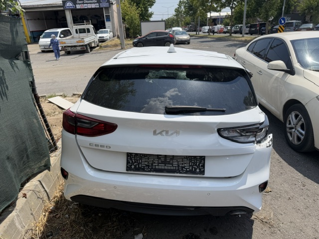 KIA CEED HB ELEGANCE 1.5 140 DCT